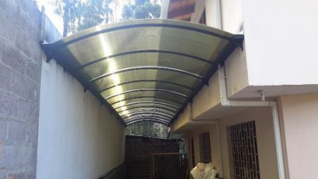 Pergola para zona de parqueadero.